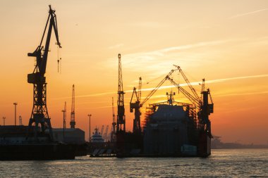 günbatımı liman Hamburg, Almanya