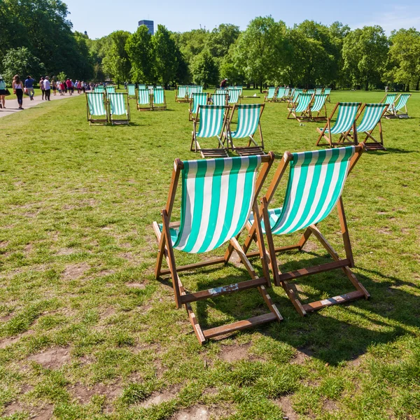 Deckchairs on a lawn of a park in London, UK — Stock Photo, Image