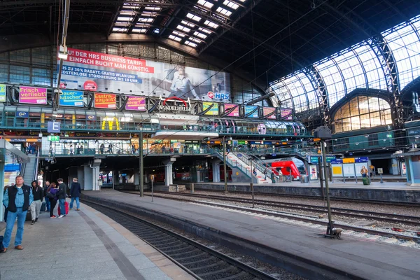 Centraal station in Hamburg, Duitsland — Stockfoto