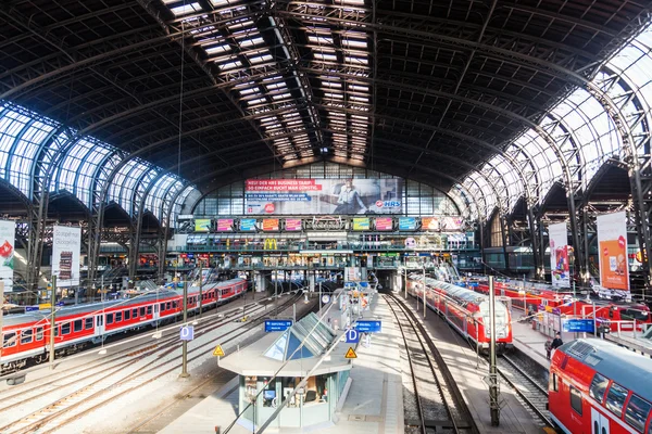 Centralstationen i Hamburg, Tyskland — Stockfoto