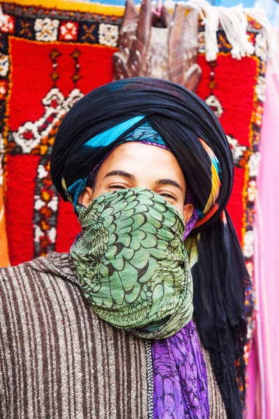 Traditional clothed Tuareg man in Essaouria, Morocco — Stock Photo, Image