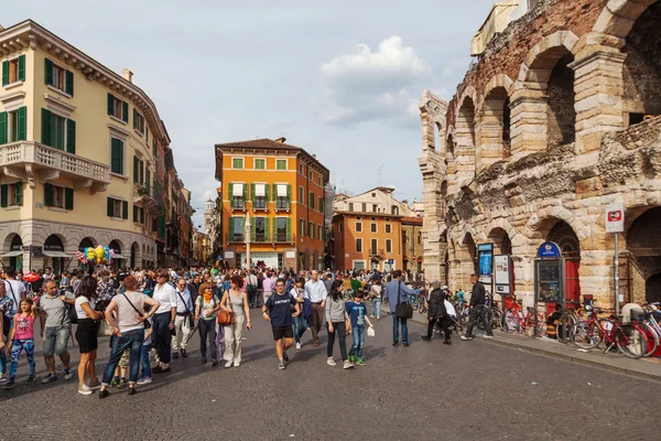 Náměstí Piazza Bra s arény Verona, Itálie — Stock fotografie