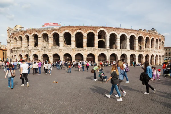 Piazza behån med arenan i Verona, Italien — Stockfoto