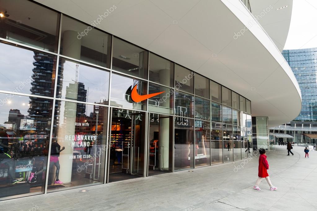 nike store in milan