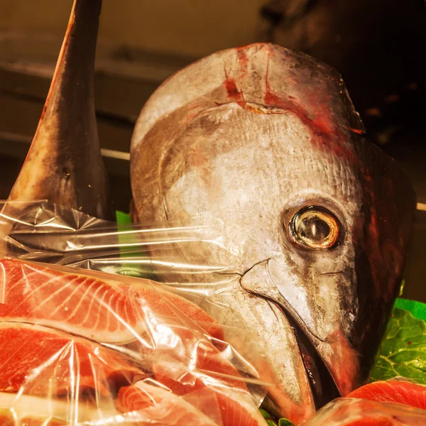 Hoofd van een heek op een vismarkt — Stockfoto