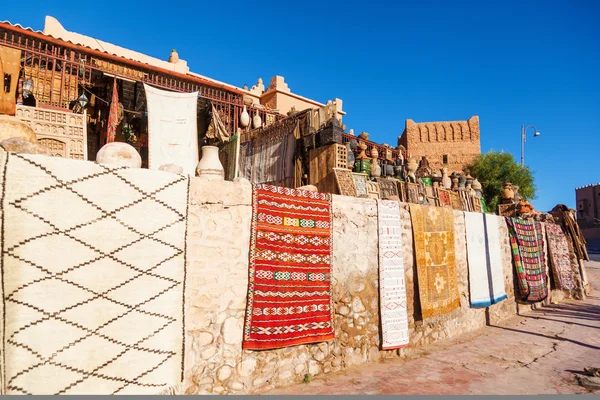 Winkel met traditionele goederen in Marokko — Stockfoto