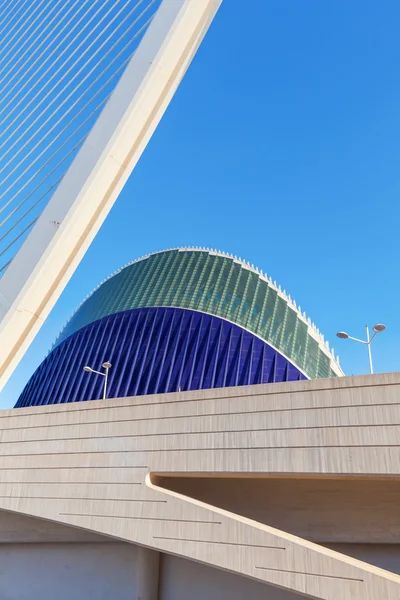 现代桥梁在城市的艺术和科学在 Valencia，西班牙 — 图库照片