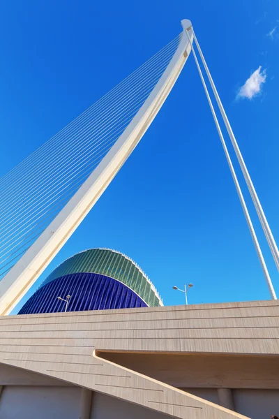 Ponte moderna na Cidade das Artes e Ciências em Valência, Espanha — Fotografia de Stock