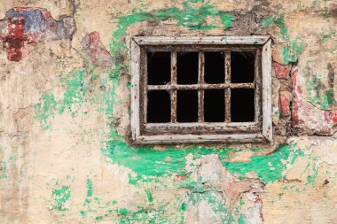 Çürümüş bir duvar, pencere