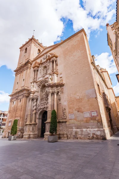 Bronz szobrok előtt a Santa Maria bazilikától Elche, Spanyolország — Stock Fotó