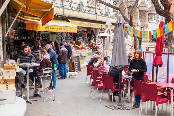 Typische Tapas street restaurant in Valencia, Spanje — Stockfoto