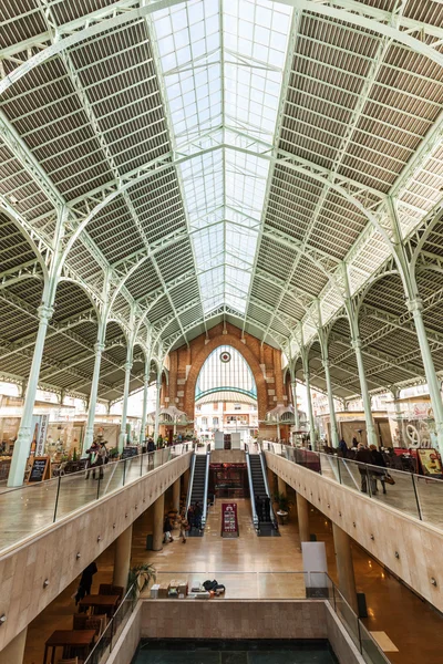 Εσωτερική άποψη του παχέος εντέρου Mercado de στην Valencia, Ισπανία — Φωτογραφία Αρχείου