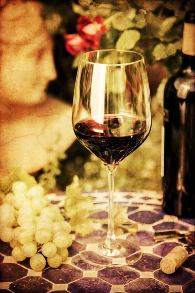 Vintage style picture of a still life with red wine — Stock Photo, Image