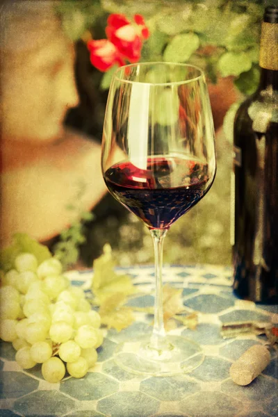 Vintage style picture of a still life with red wine — Stock Photo, Image