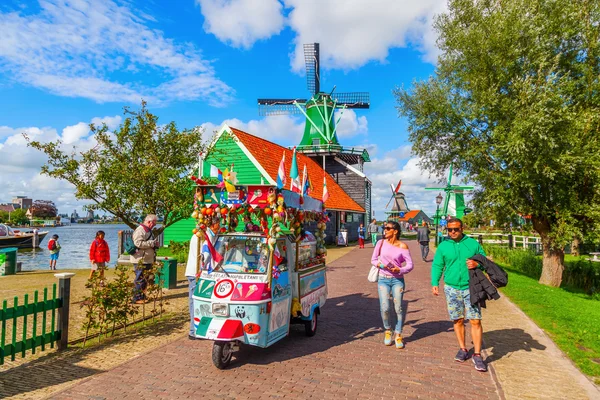 Ice cream cart at the museum village in Zaanse Schans, Netherlands — 스톡 사진