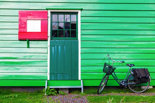 Bicycle in front of a windmill side building — Stockfoto