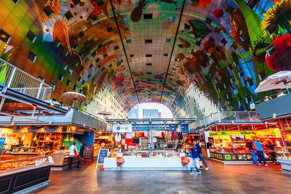 Interior do novo mercado em Roterdão, Países Baixos — Fotografia de Stock