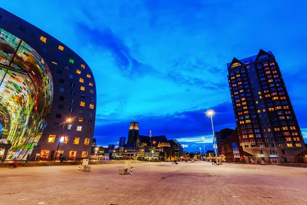 Modern market hall in Rotterdam, Netherlands, at night — ストック写真