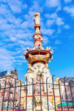 Çeşme heykel Trier, Almanya