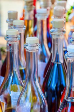 ile yapılan öz likör şişeleri