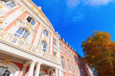 seçim sarayda trier, Almanya