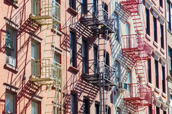 Old buildings with fire escape stairs in Soho, NYC — Stockfoto