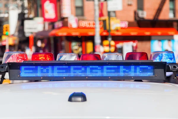 Emergency lights of a police car in NYC — Stock Photo, Image