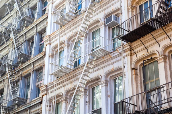 Old buildings with fire escape stairs in Soho, NYC — Stockfoto