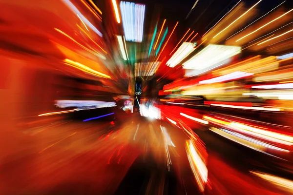 Abstraktes Zoom-Bild des Nachtverkehrs — Stockfoto