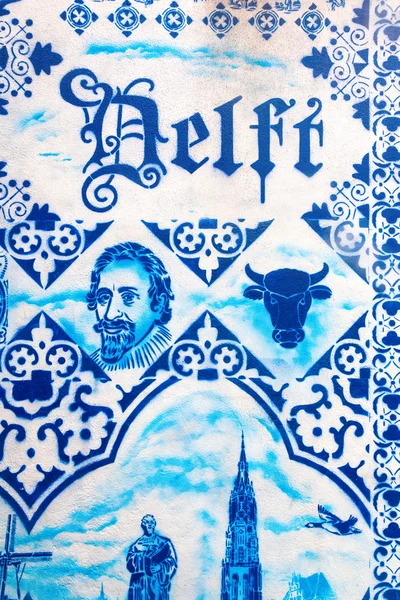 Cerámica Delft pintado visto en una pared en el casco antiguo de Delft, Países Bajos — Foto de Stock