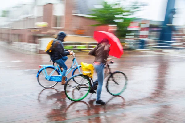 Bicycle rider in the rain — Stock Photo, Image