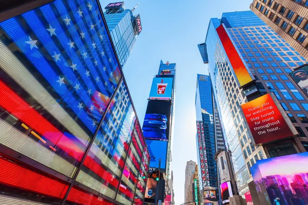 Neón bandera de EE.UU. en Times Square, Manhattan, Nueva York — Foto de Stock