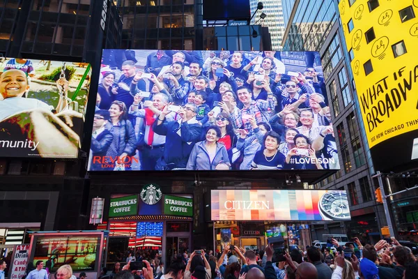 Big screen at Times Square,  Manhattan, New York City — Stock Photo, Image