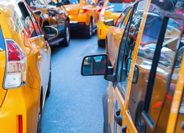 Žluté taxíky v New Yorku — Stock fotografie