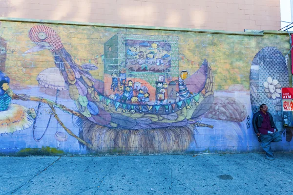 Мистецтво розпису Os Gemeos в Коні-Айленд, Нью-Йорк — стокове фото