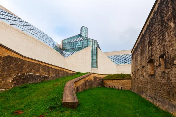 Fort Thuengen ve Modern Sanat Müzesi Lüksemburg Kirchberg Plato üzerinde — Stok fotoğraf