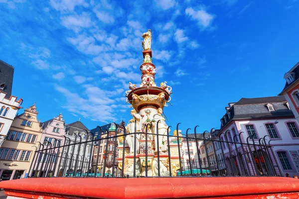 Escultura de fuente en Tréveris, Alemania — Foto de Stock