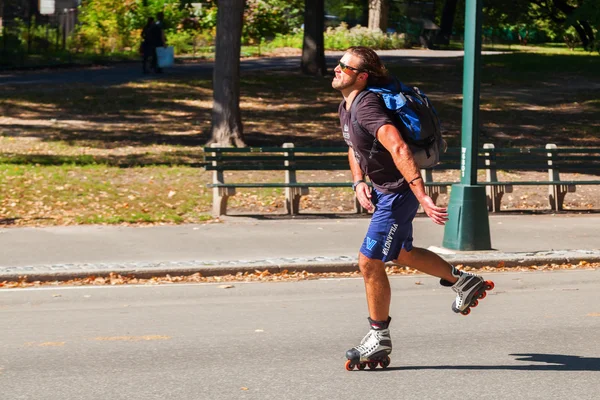 Inline korcsolyázó, a Central Park, New York — Stock Fotó