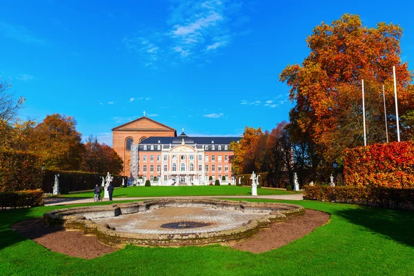 トリアー、ドイツの選帝侯宮殿 — ストック写真
