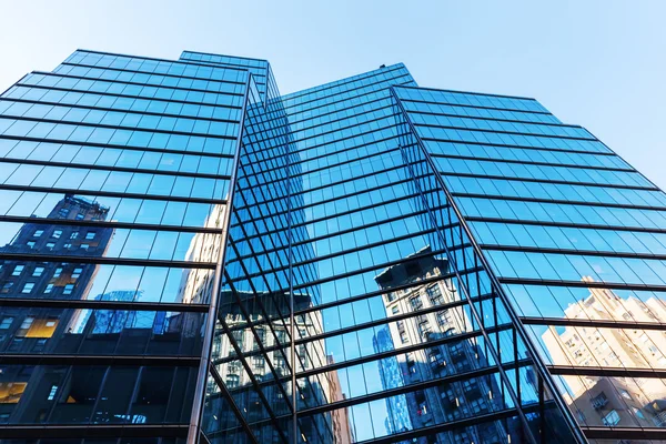 Torres de vidrio con reflejos en Nueva York — Foto de Stock