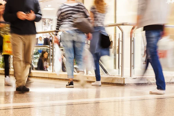 People in motion blur in a mall — Stock Photo, Image
