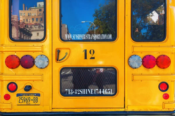 Typisch nyc gelber Schulbus in manhattan, nyc — Stockfoto