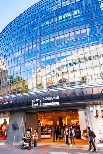 Modernes Gebäude des Modehauses peek & cloppenburg in Köln — Stockfoto