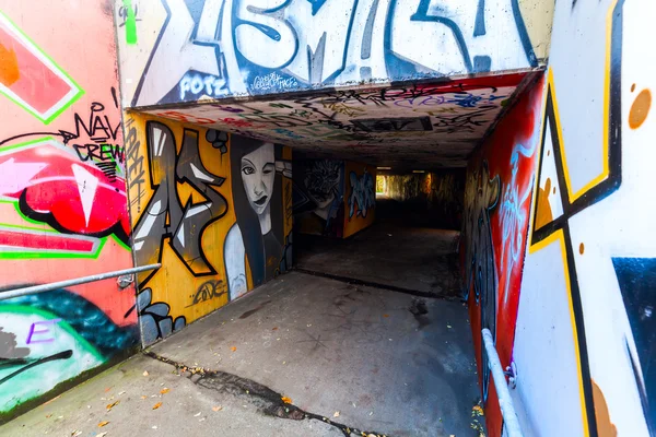 Graffiti pintado underpass en Tréveris, Alemania — Foto de Stock