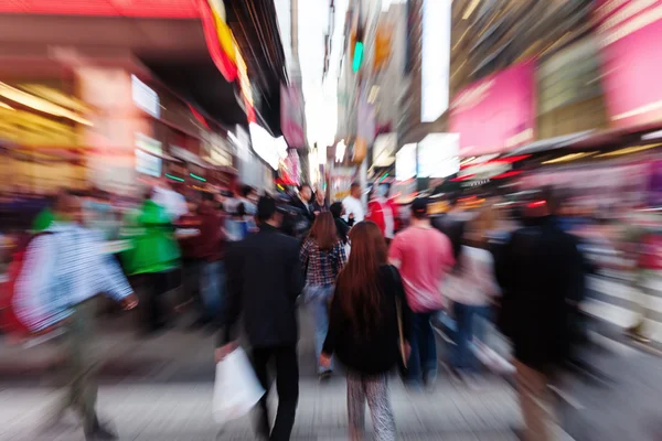 Creative zoom and blur picture of walking people in the big city — Stock Photo, Image