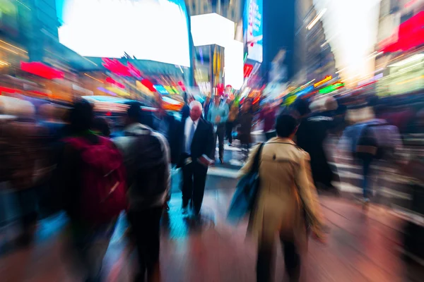 Zoom photo avec foule à Times Square, NYC, la nuit — Photo