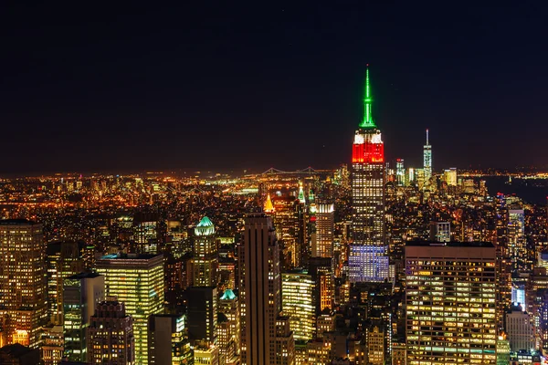 Aerial view of Manhattan, NYC, at night — ストック写真