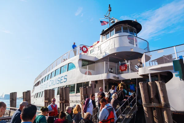 Ferry para Liberty Island em Nova York — Fotografia de Stock