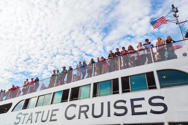 Ferry à passagers pour la statue de la Liberté à New York — Photo