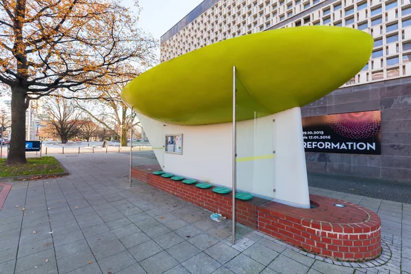 Künstlerisches Wartehäuschen in Hannover — Stockfoto